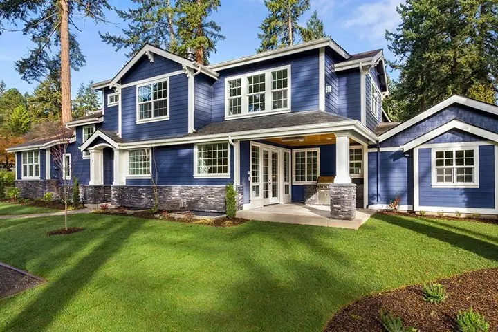 Bueatiful home with large doors and windows